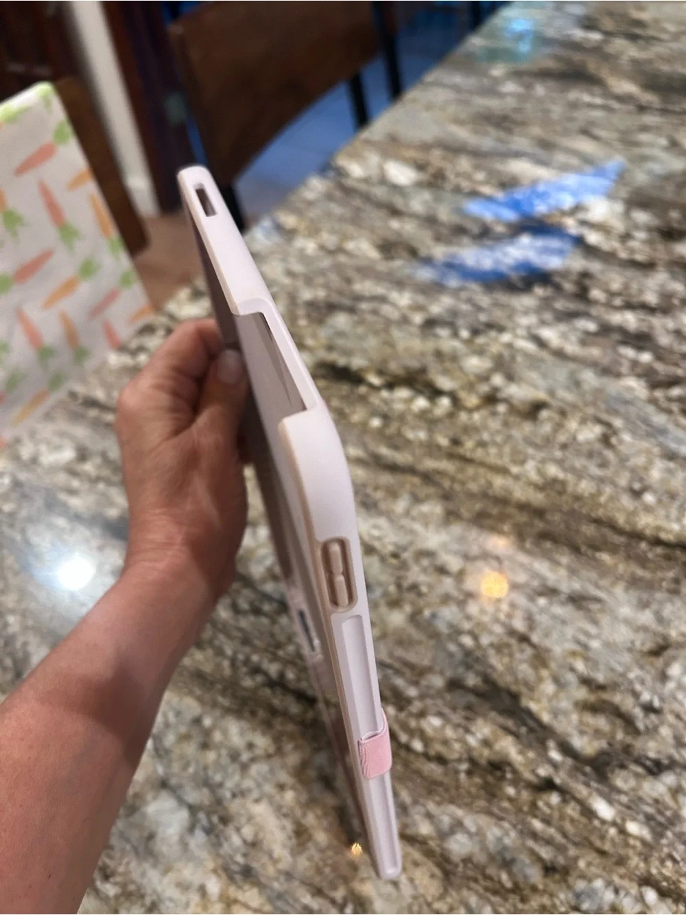 Speck Standyshell Case with Kickstand for Apple iPad 10.9”. (10th Gen)